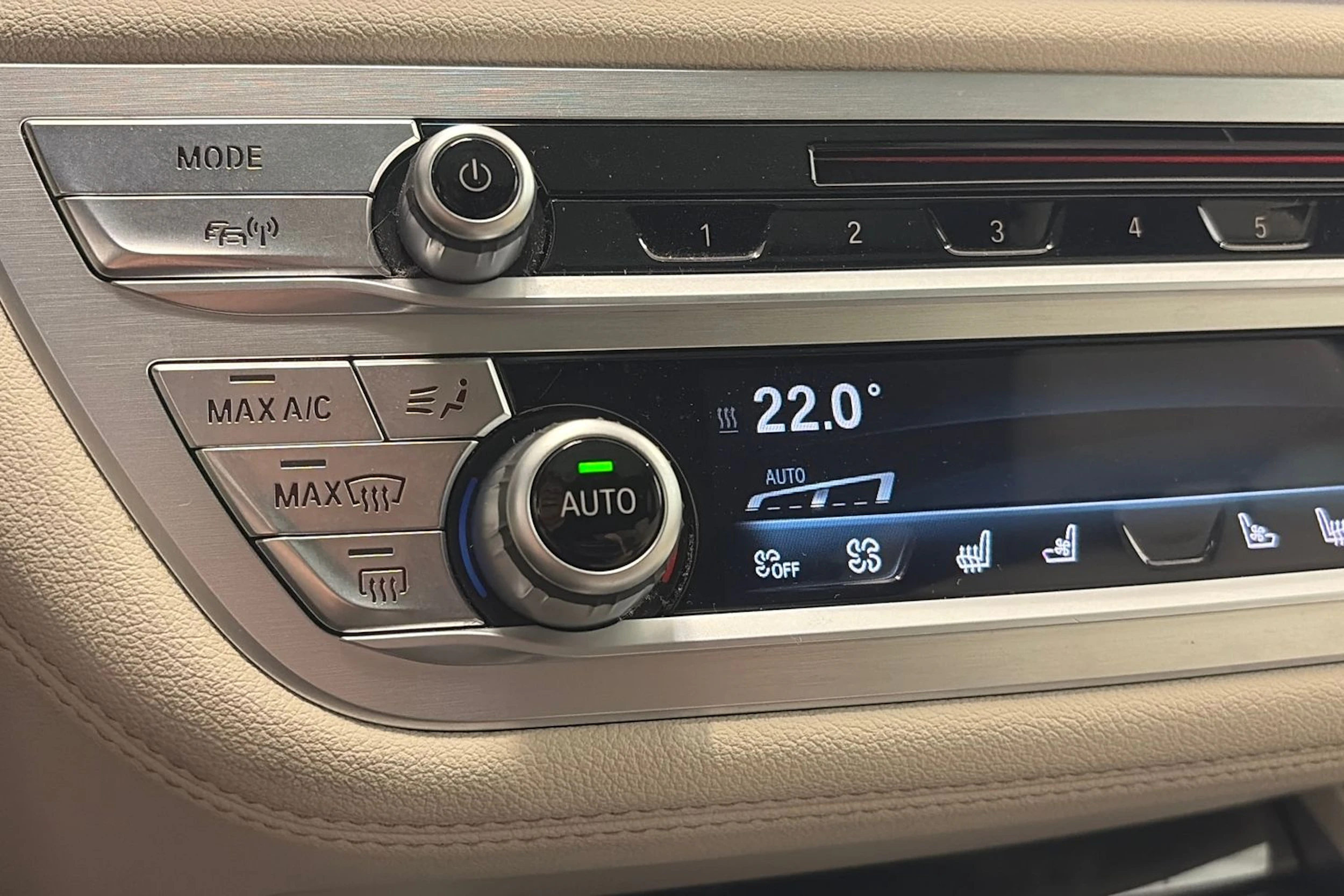 sininen BMW 740 2017 kuva 32.