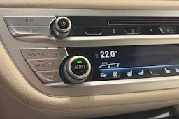 sininen BMW 740 2017 kuva 32.