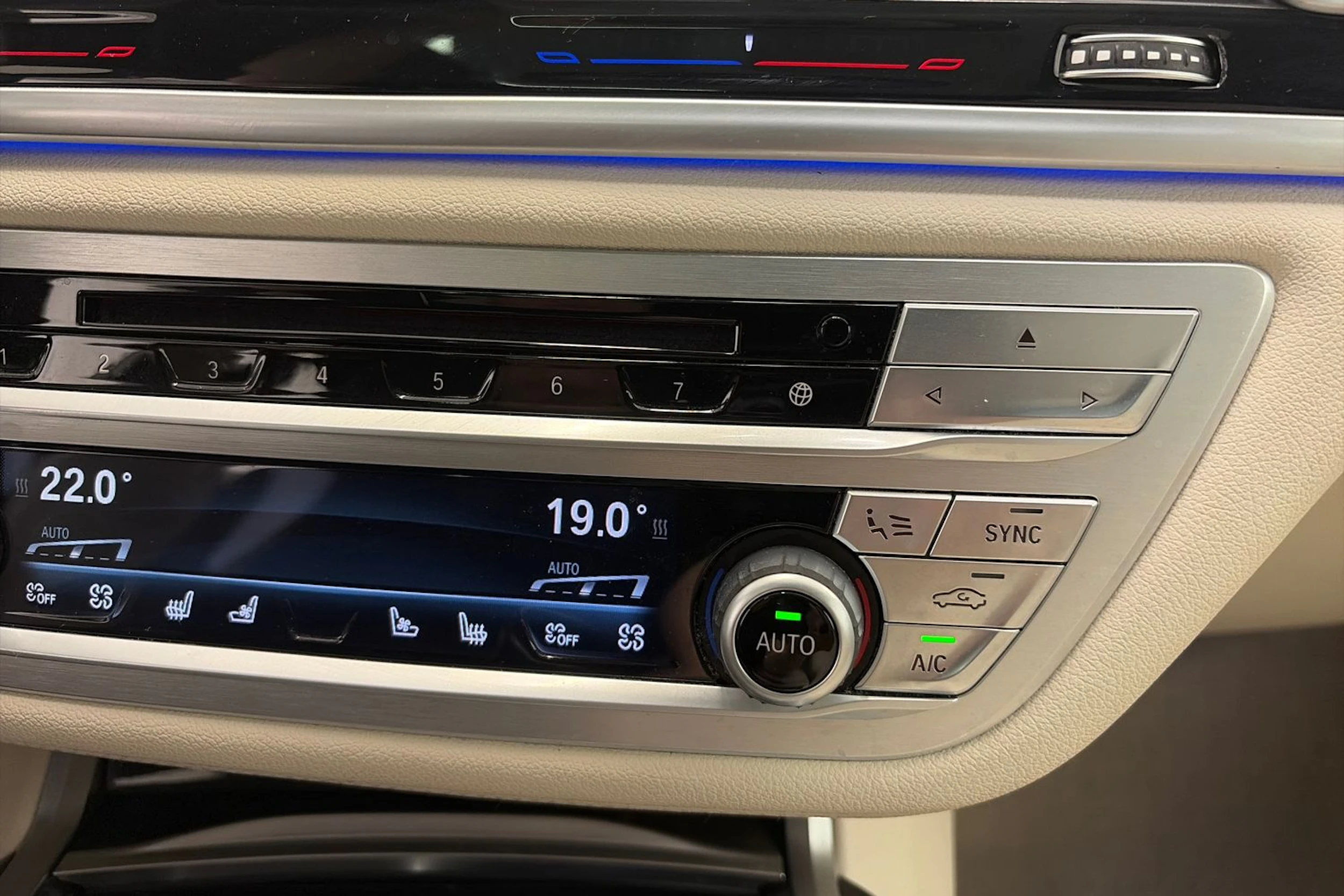 sininen BMW 740 2017 kuva 33.