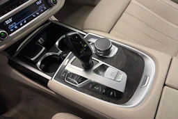 sininen BMW 740 2017 kuva 34.