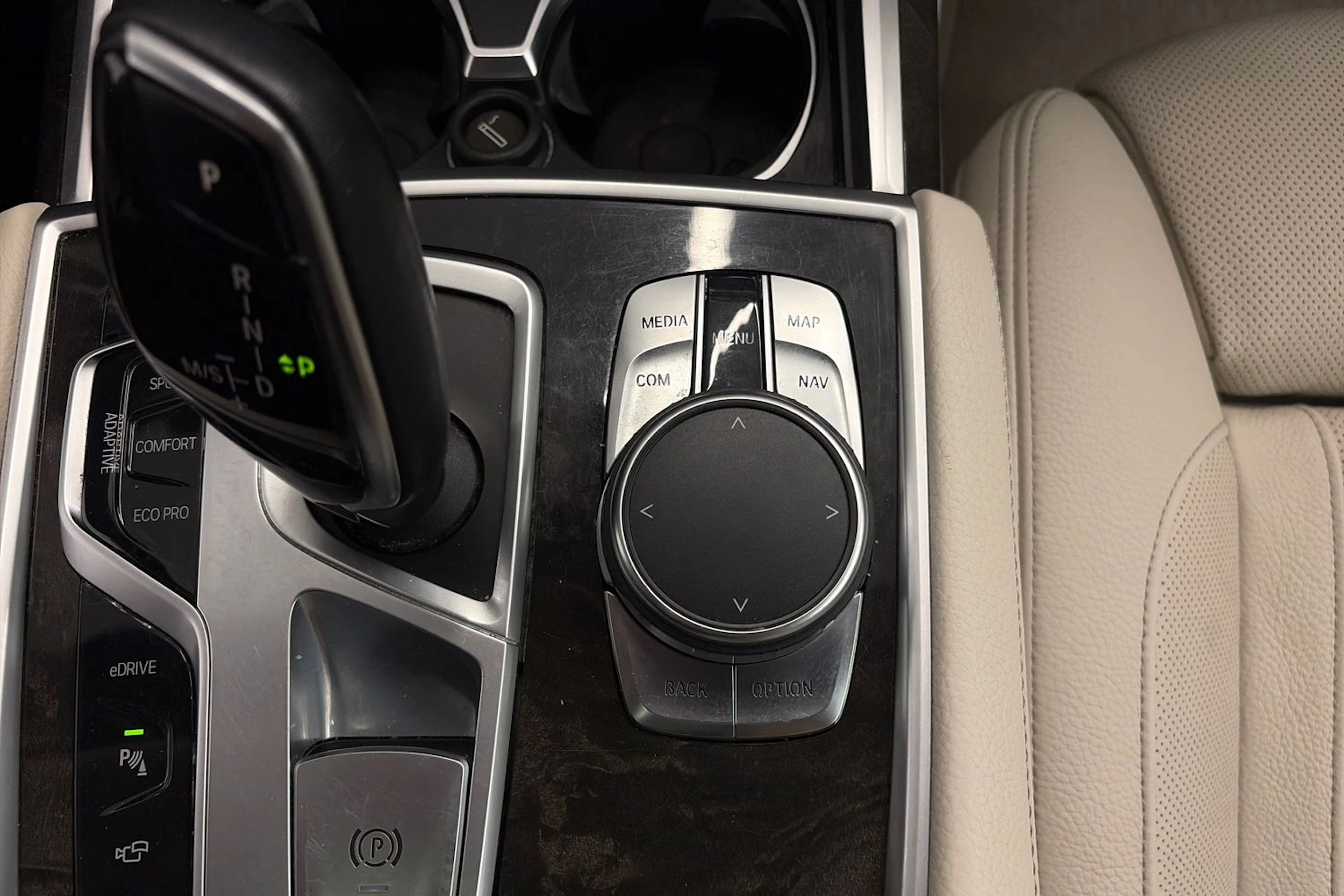 sininen BMW 740 2017 kuva 36.
