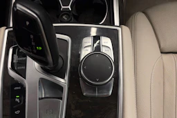sininen BMW 740 2017 kuva 36.