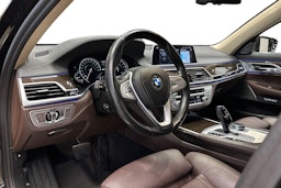 musta BMW 740 2017 kuva 7.
