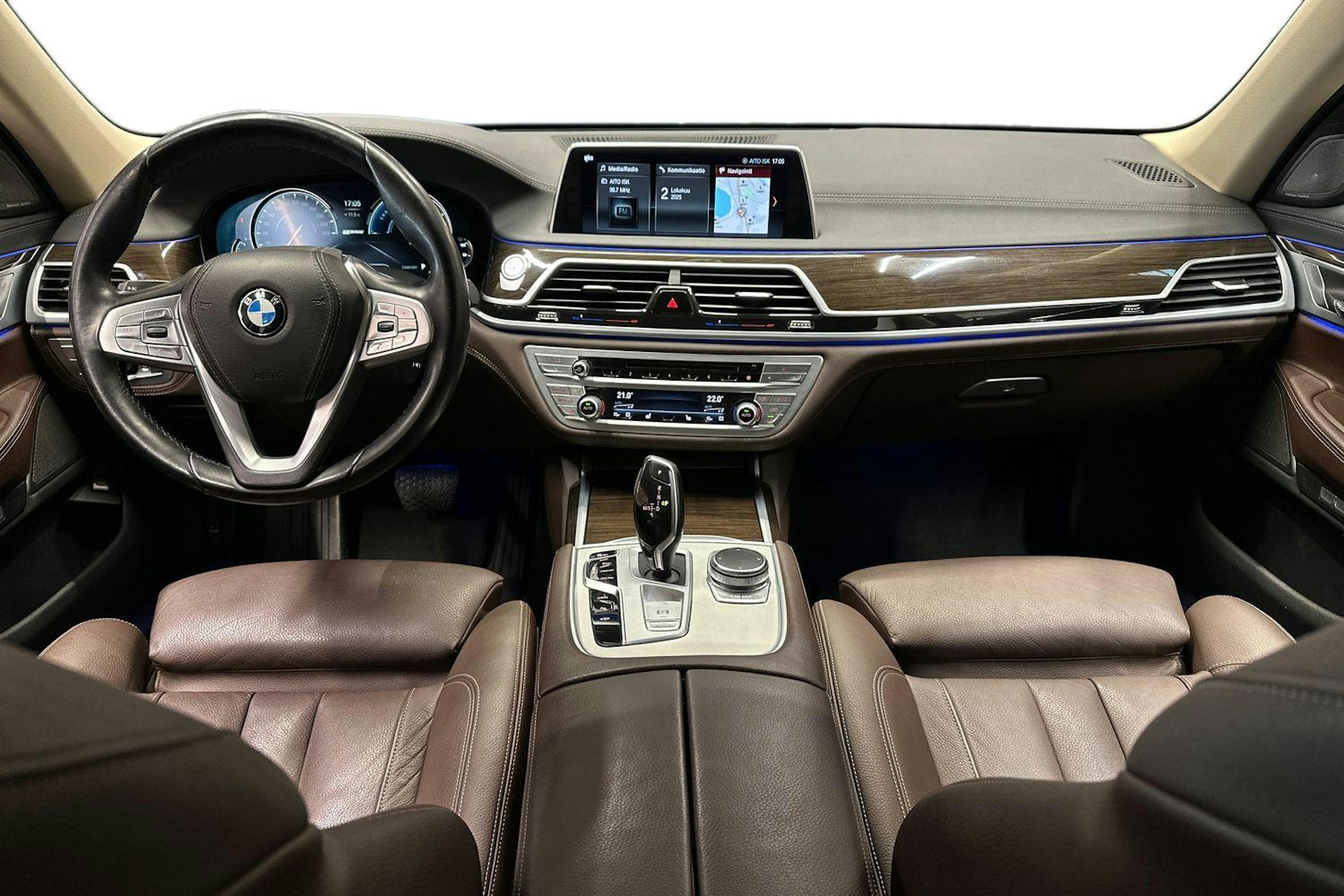 musta BMW 740 2017 kuva 9.