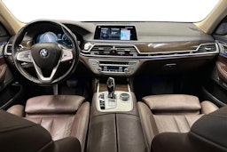 musta BMW 740 2017 kuva 9.