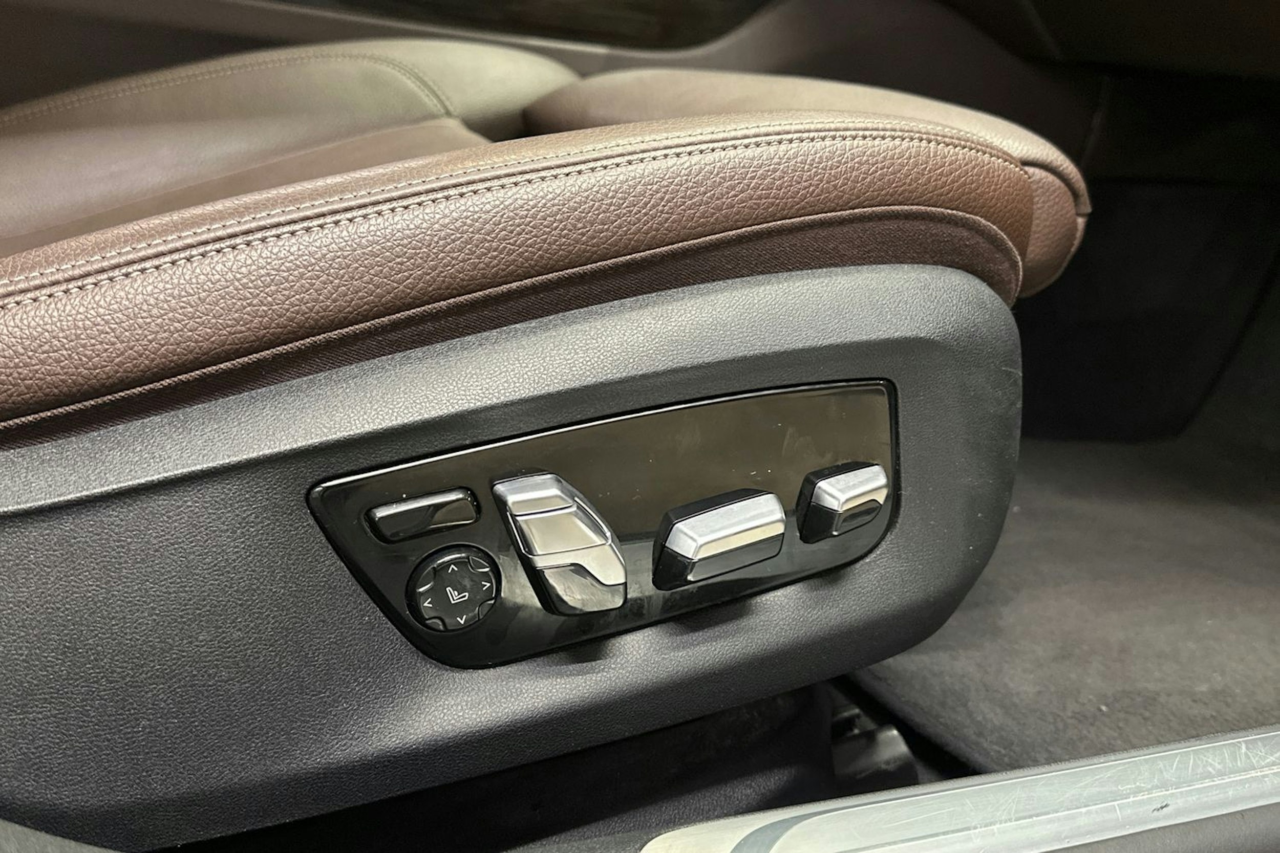musta BMW 740 2017 kuva 15.