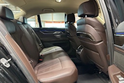 musta BMW 740 2017 kuva 16.