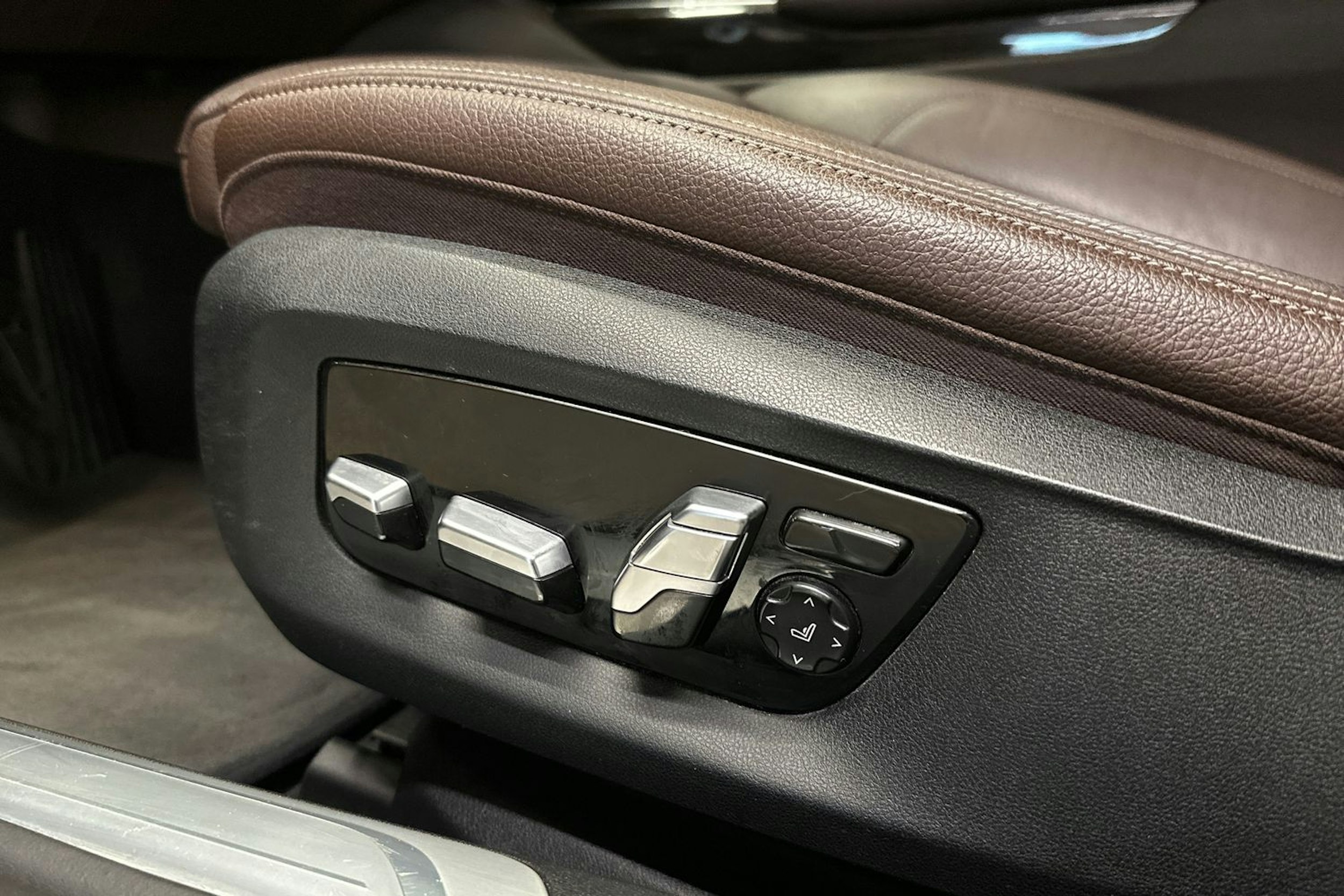 musta BMW 740 2017 kuva 19.