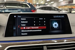 musta BMW 740 2017 kuva 21.