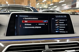 musta BMW 740 2017 kuva 24.