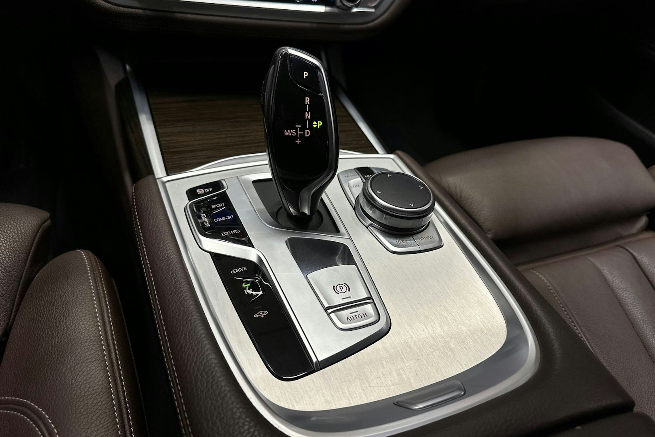 musta BMW 740 2017 kuva 26.
