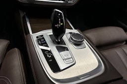 musta BMW 740 2017 kuva 26.