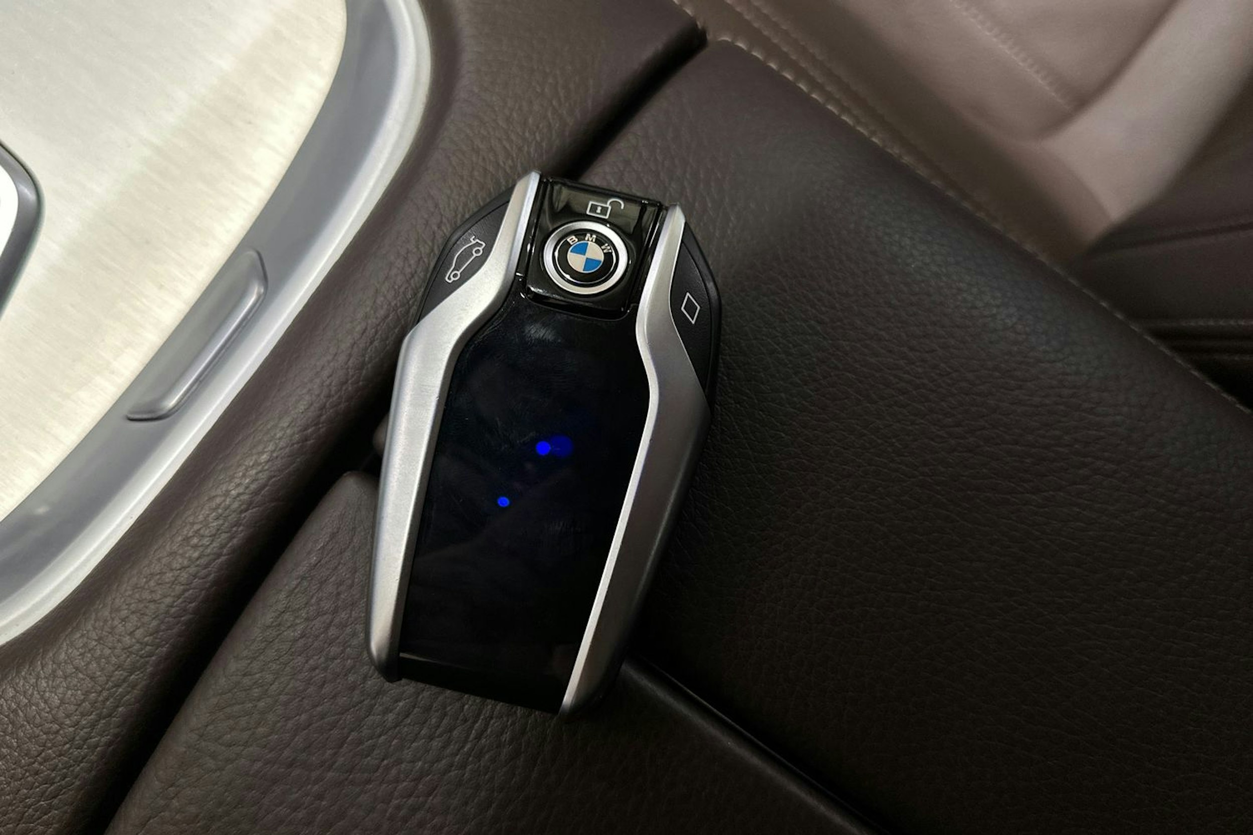 musta BMW 740 2017 kuva 27.