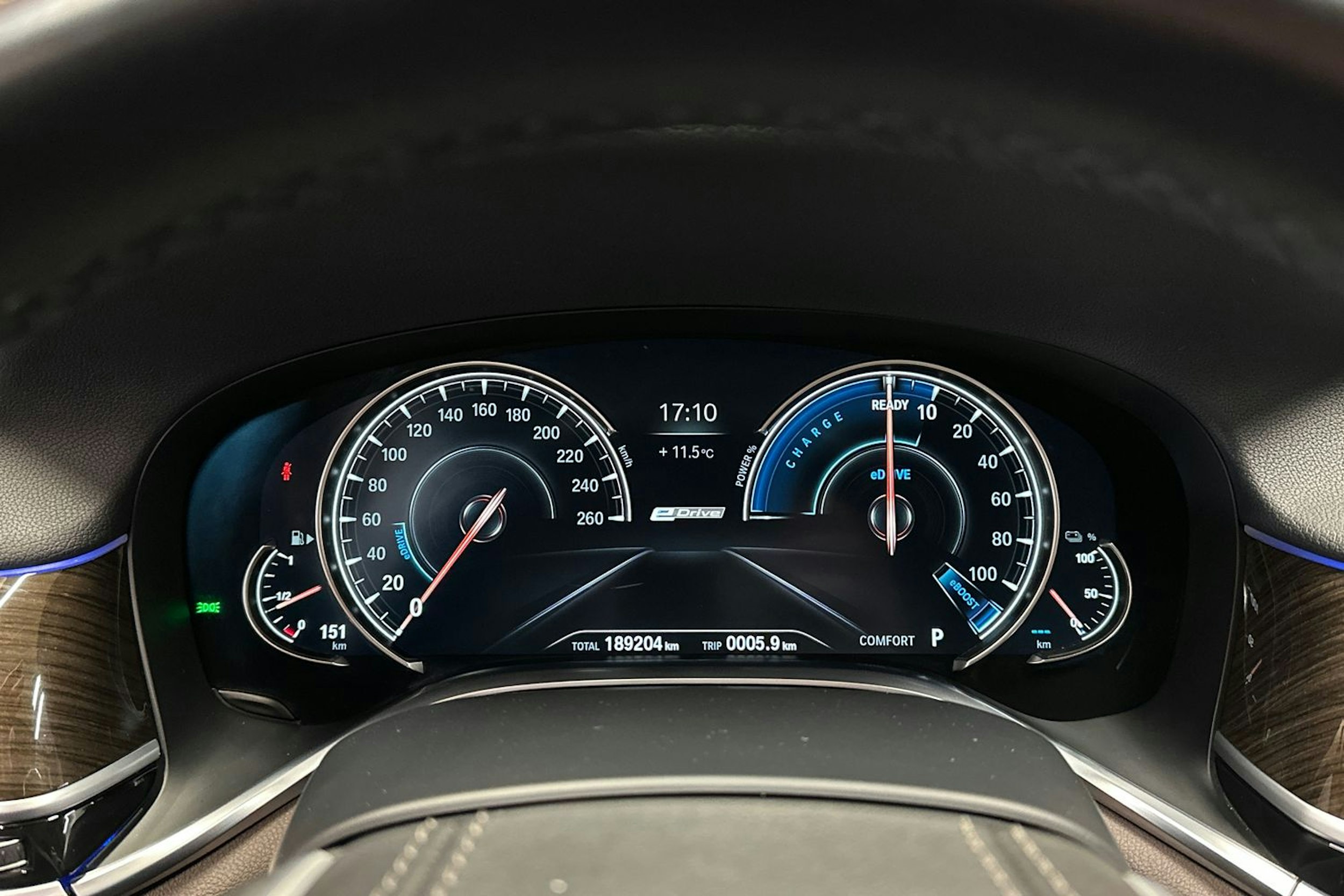 musta BMW 740 2017 kuva 28.