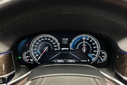 musta BMW 740 2017 kuva 28.