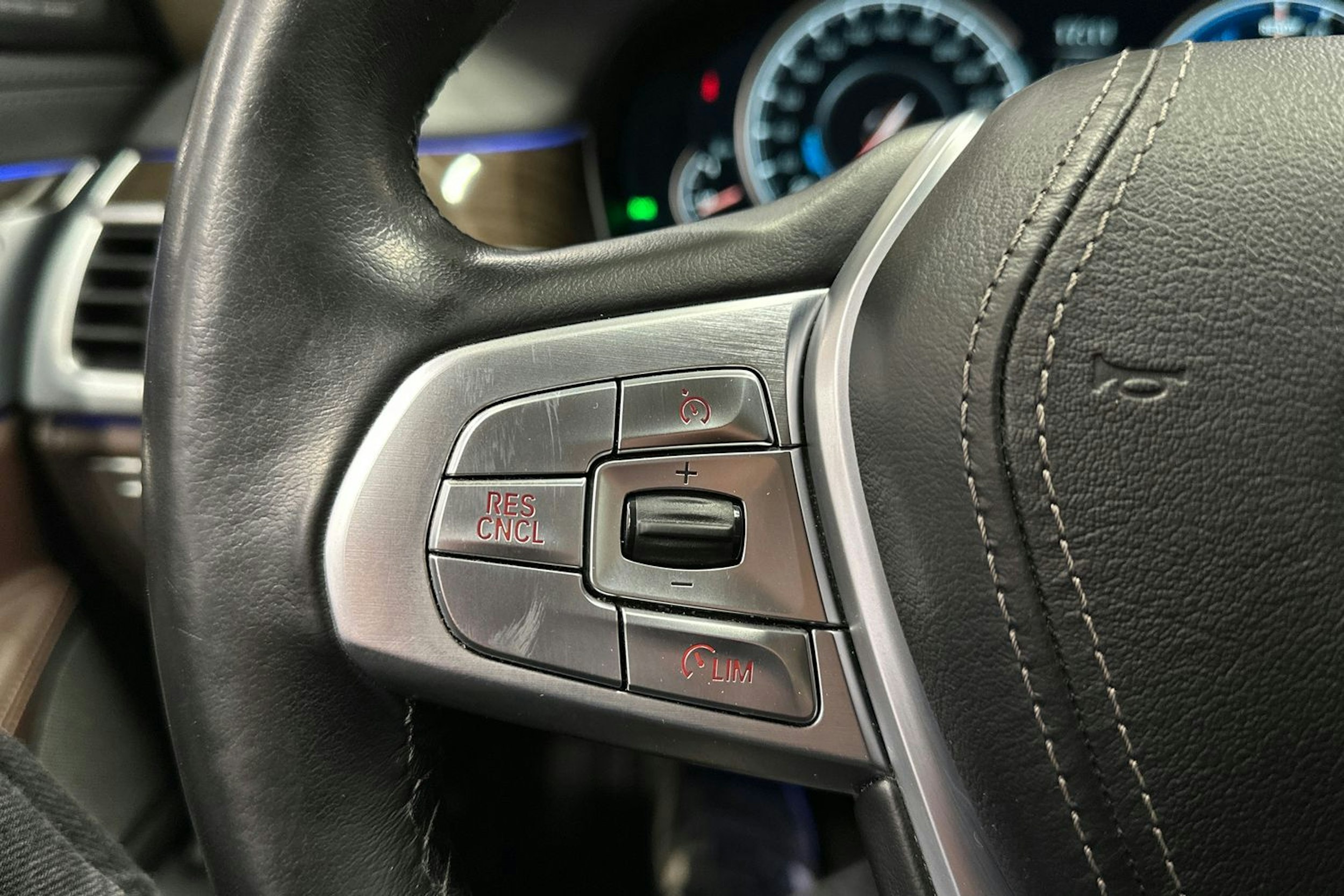 musta BMW 740 2017 kuva 29.