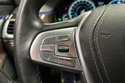 musta BMW 740 2017 kuva 29.