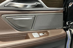 musta BMW 740 2017 kuva 34.