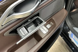 musta BMW 740 2017 kuva 35.