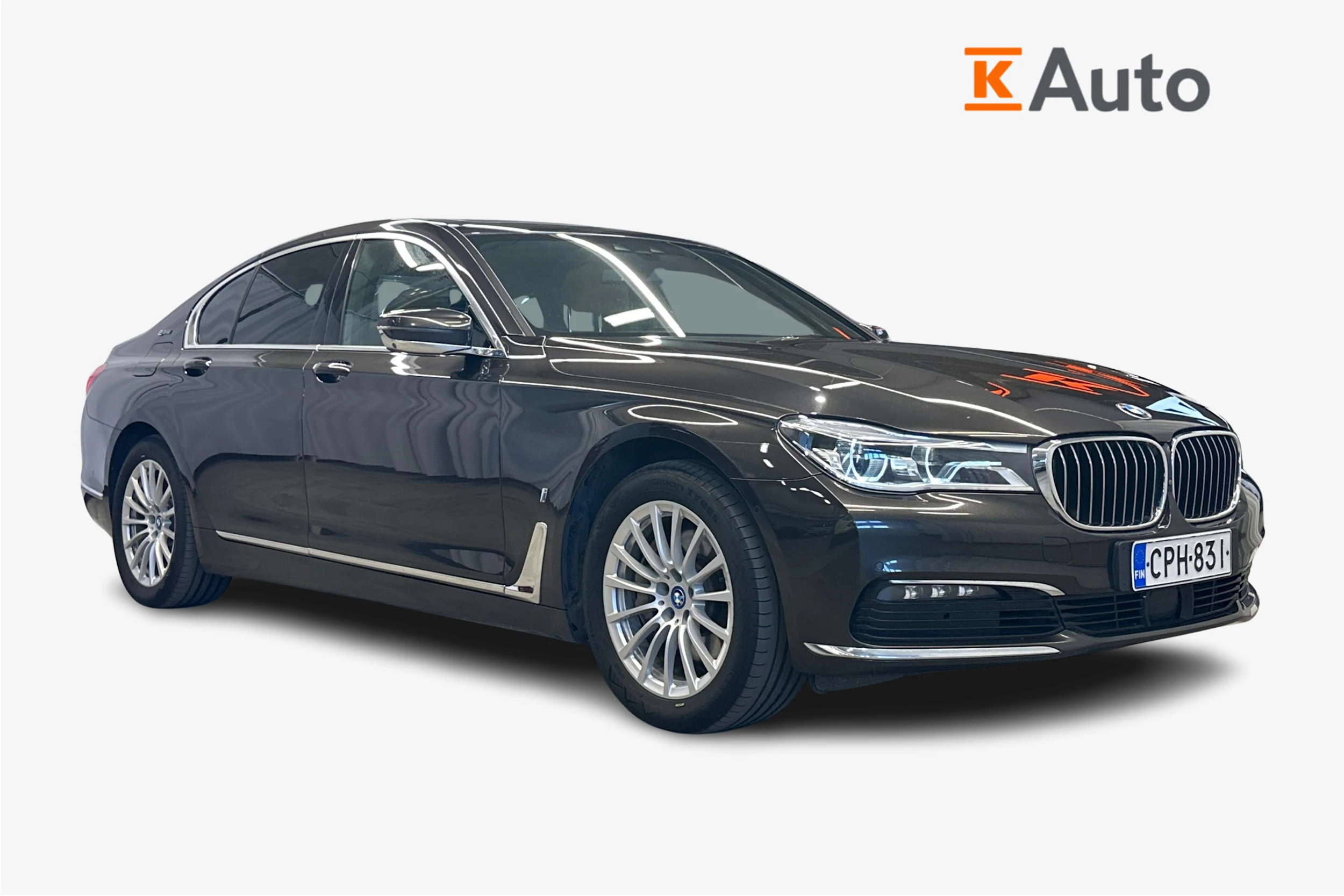 ruskea (beige) BMW 740 2018 kuva 1.