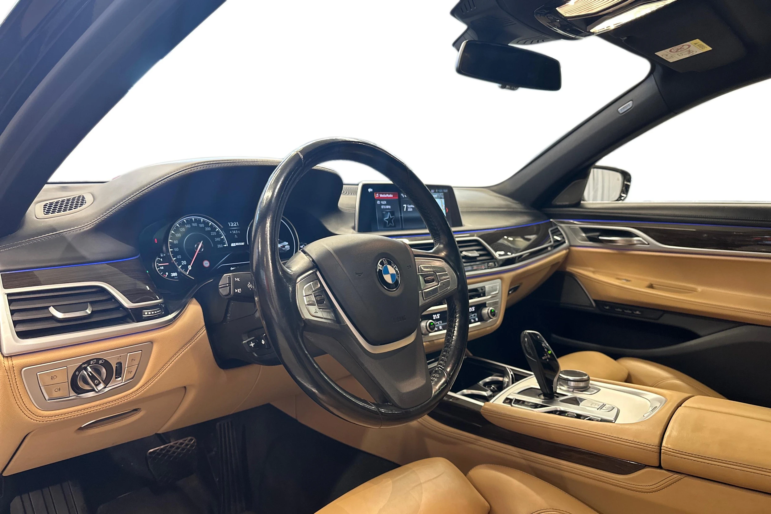 ruskea (beige) BMW 740 2018 kuva 3.