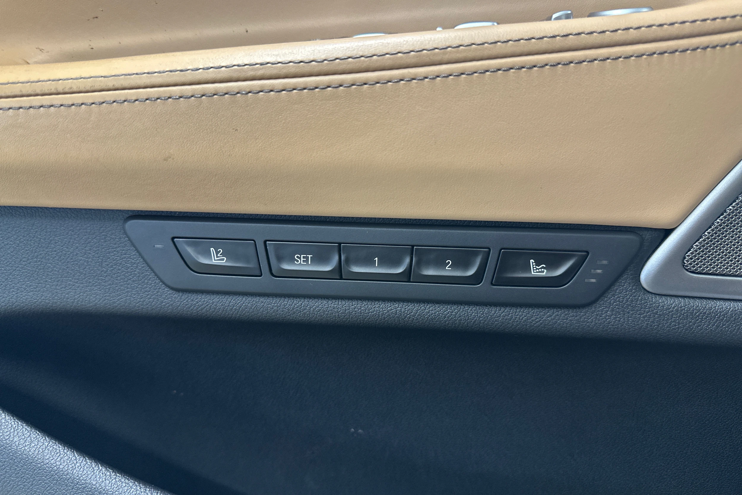 ruskea (beige) BMW 740 2018 kuva 6.
