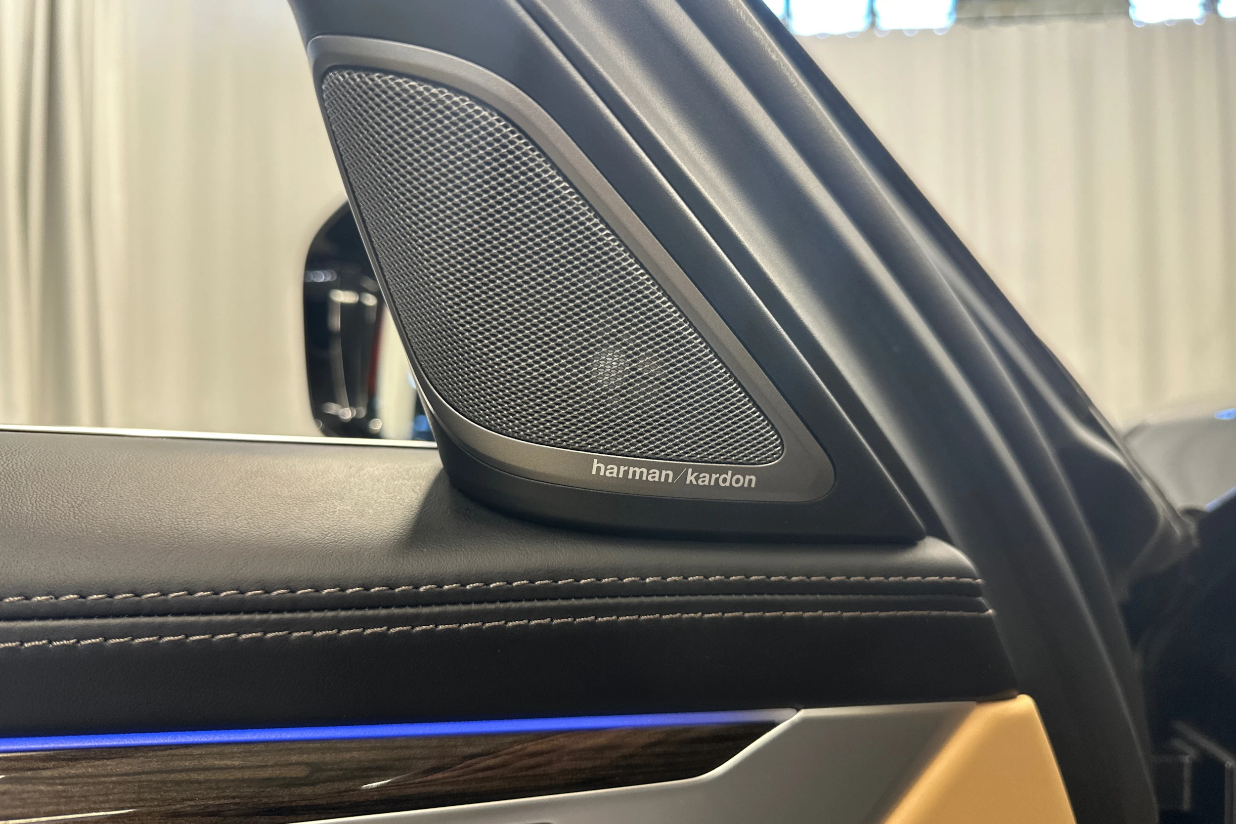 ruskea (beige) BMW 740 2018 kuva 7.
