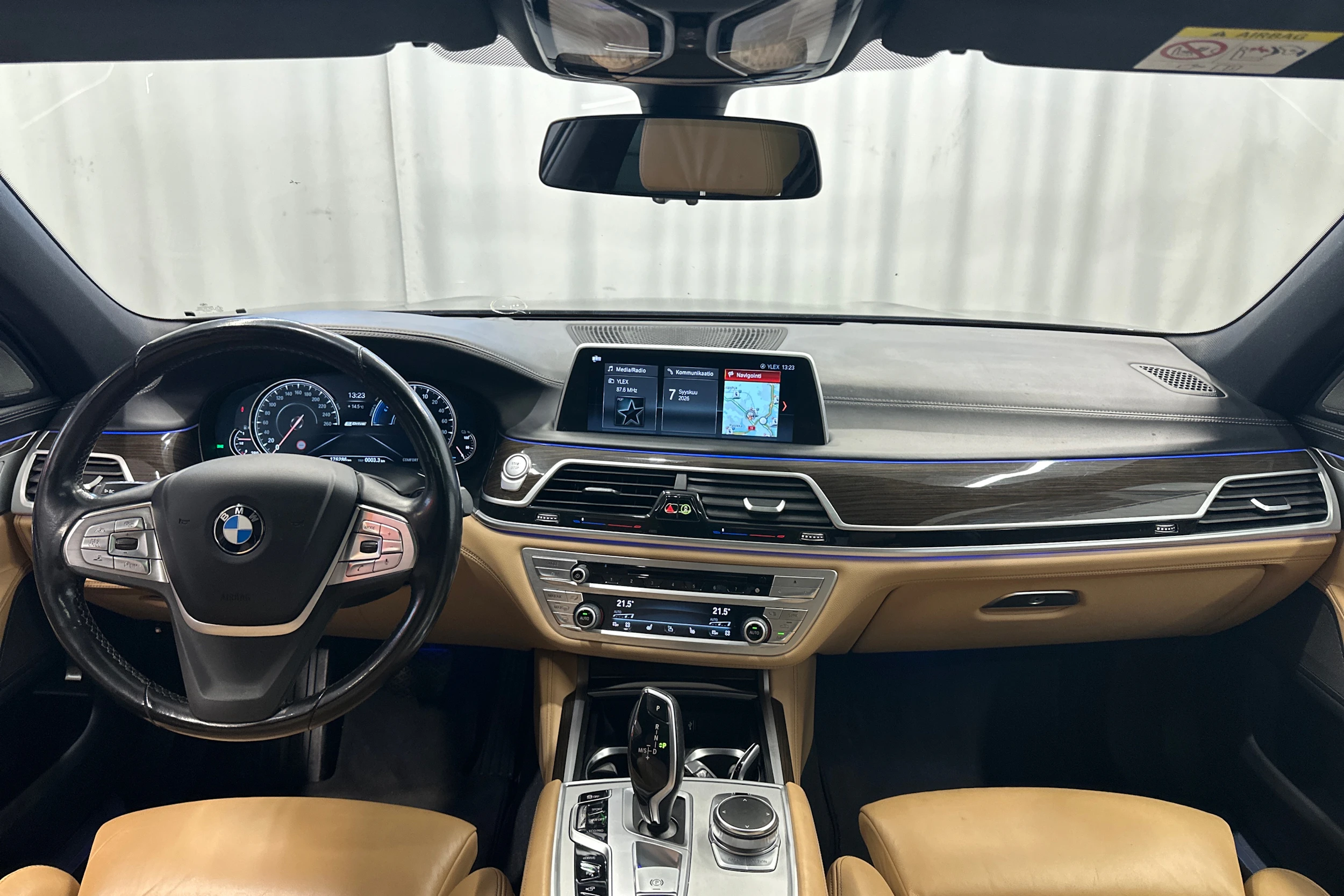 ruskea (beige) BMW 740 2018 kuva 8.