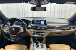 ruskea (beige) BMW 740 2018 kuva 8.