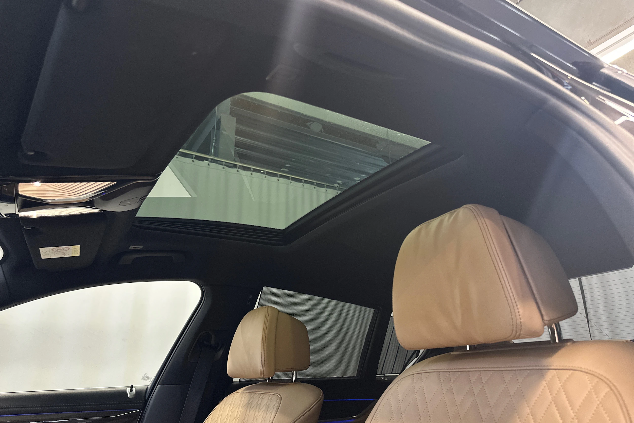 ruskea (beige) BMW 740 2018 kuva 9.