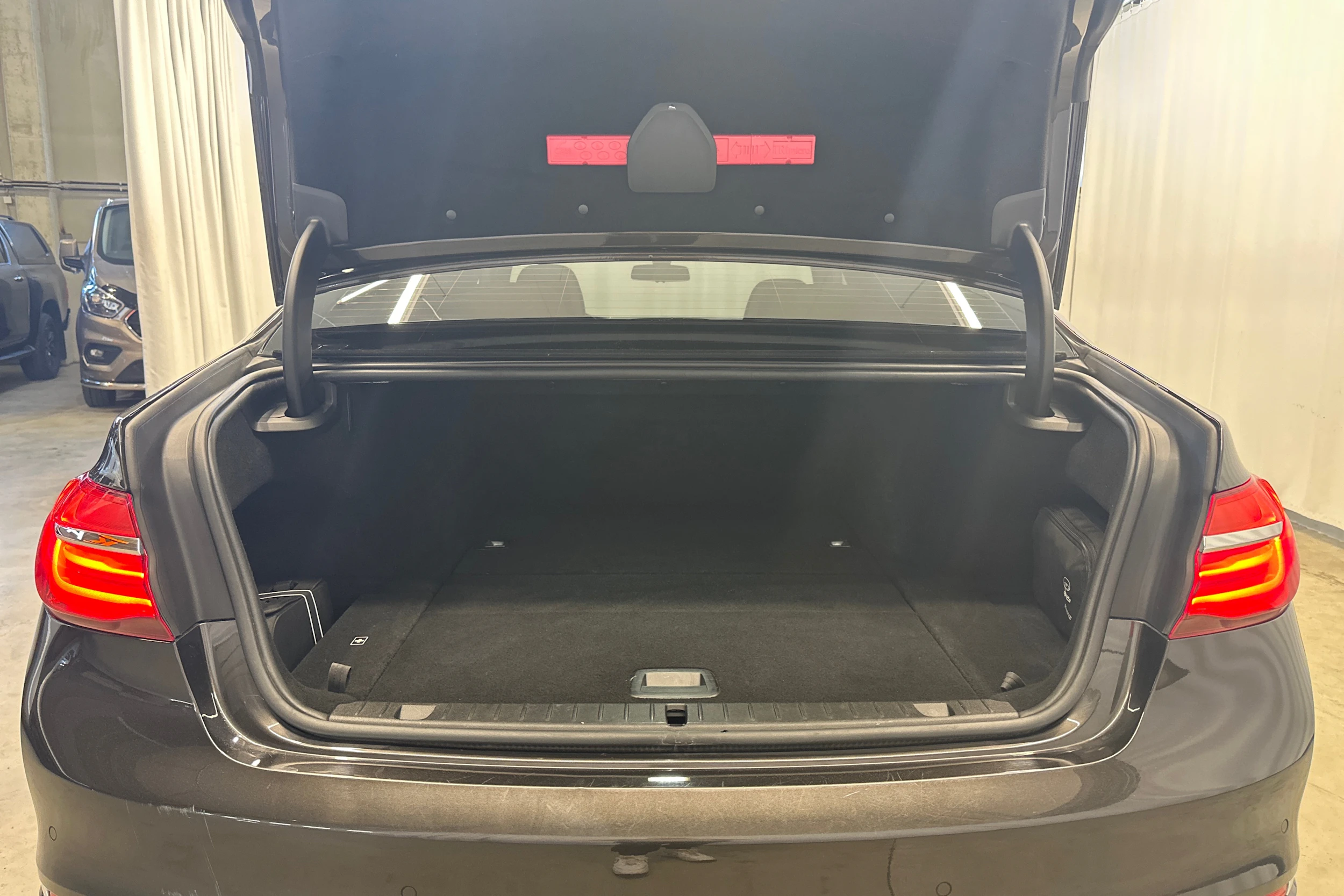ruskea (beige) BMW 740 2018 kuva 10.
