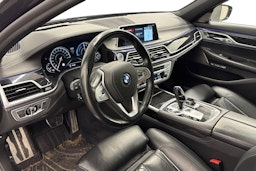 harmaa BMW 740 2018 kuva 3.