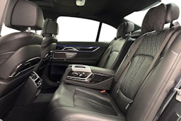 harmaa BMW 740 2018 kuva 10.