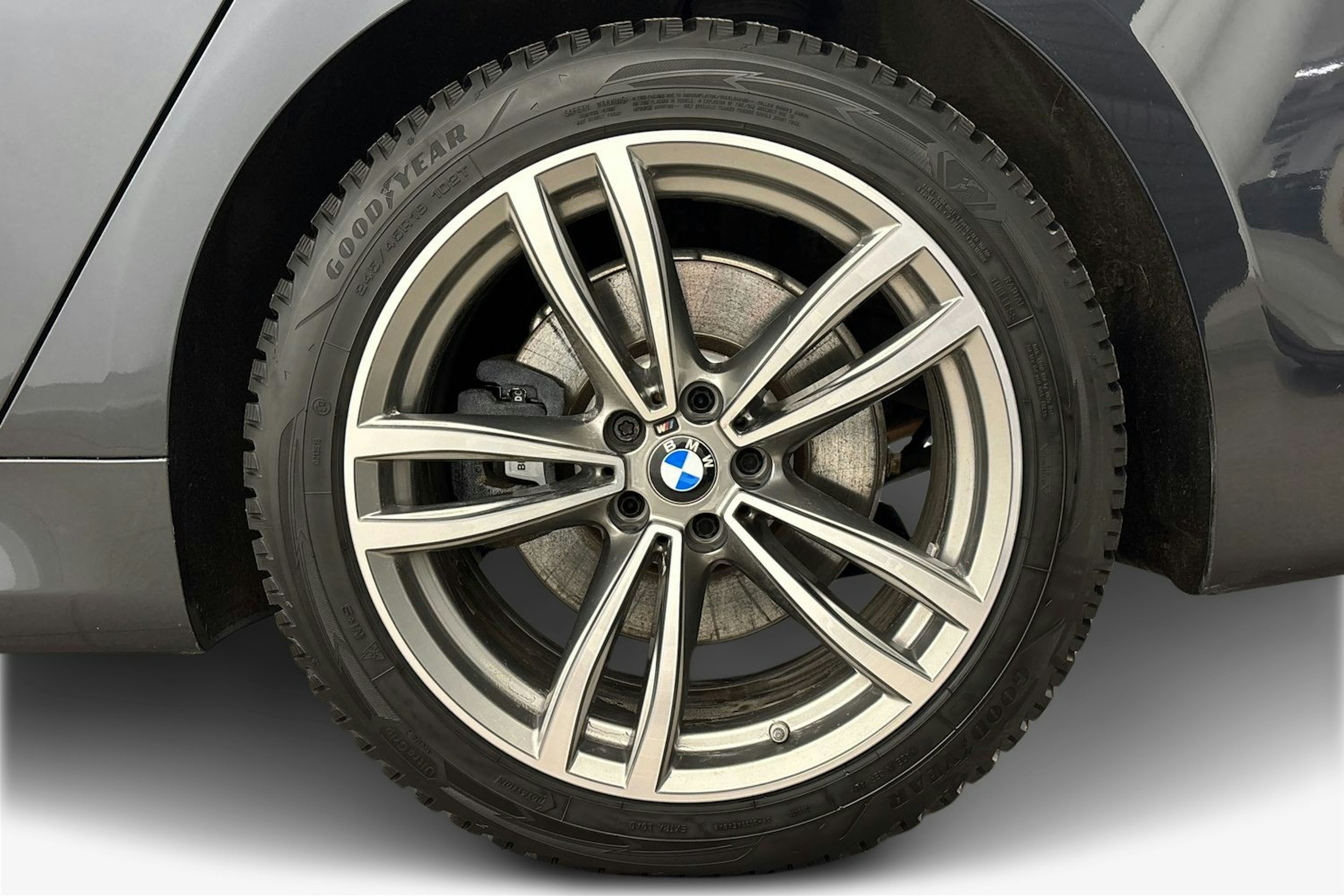 harmaa BMW 740 2018 kuva 11.