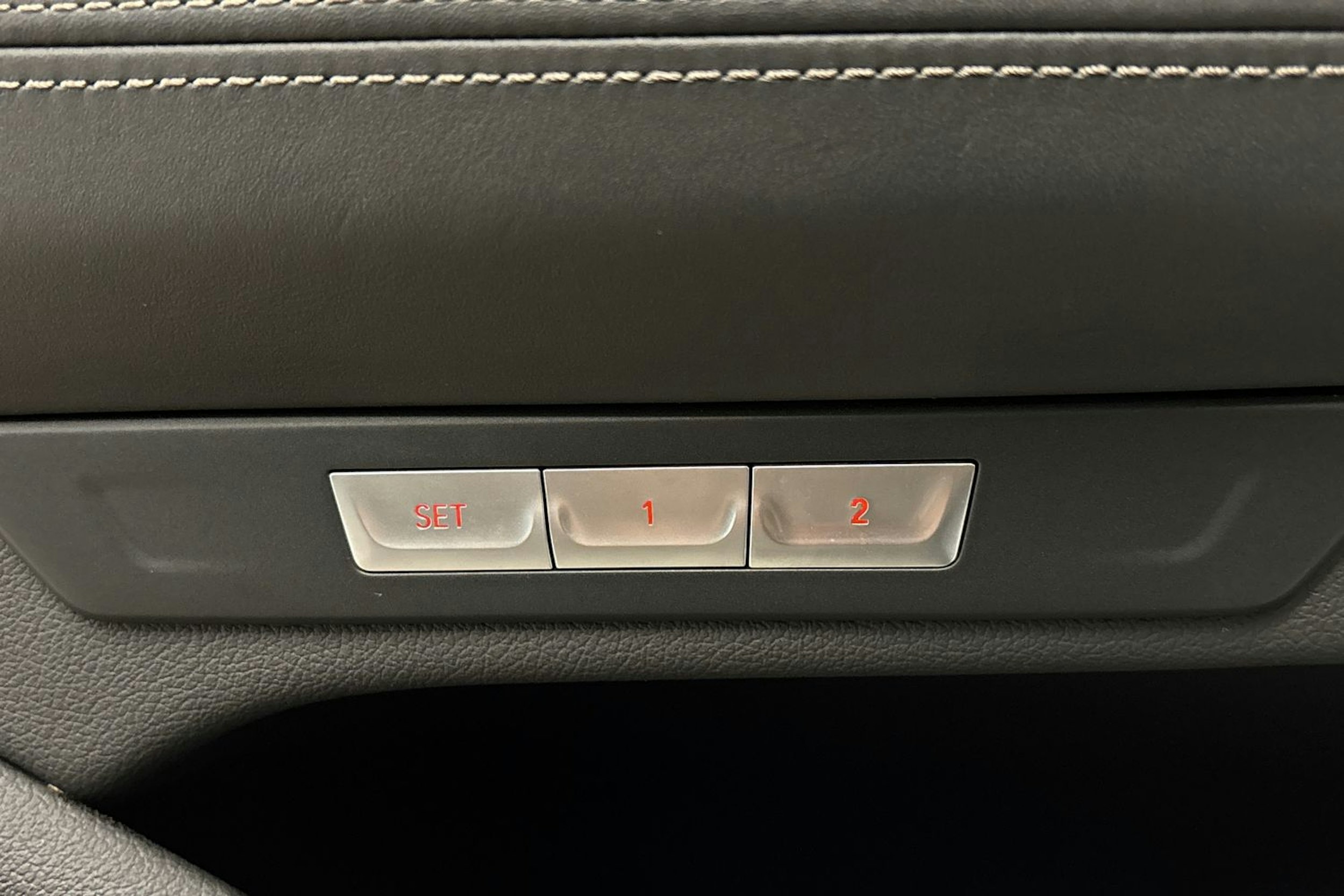 harmaa BMW 740 2018 kuva 15.