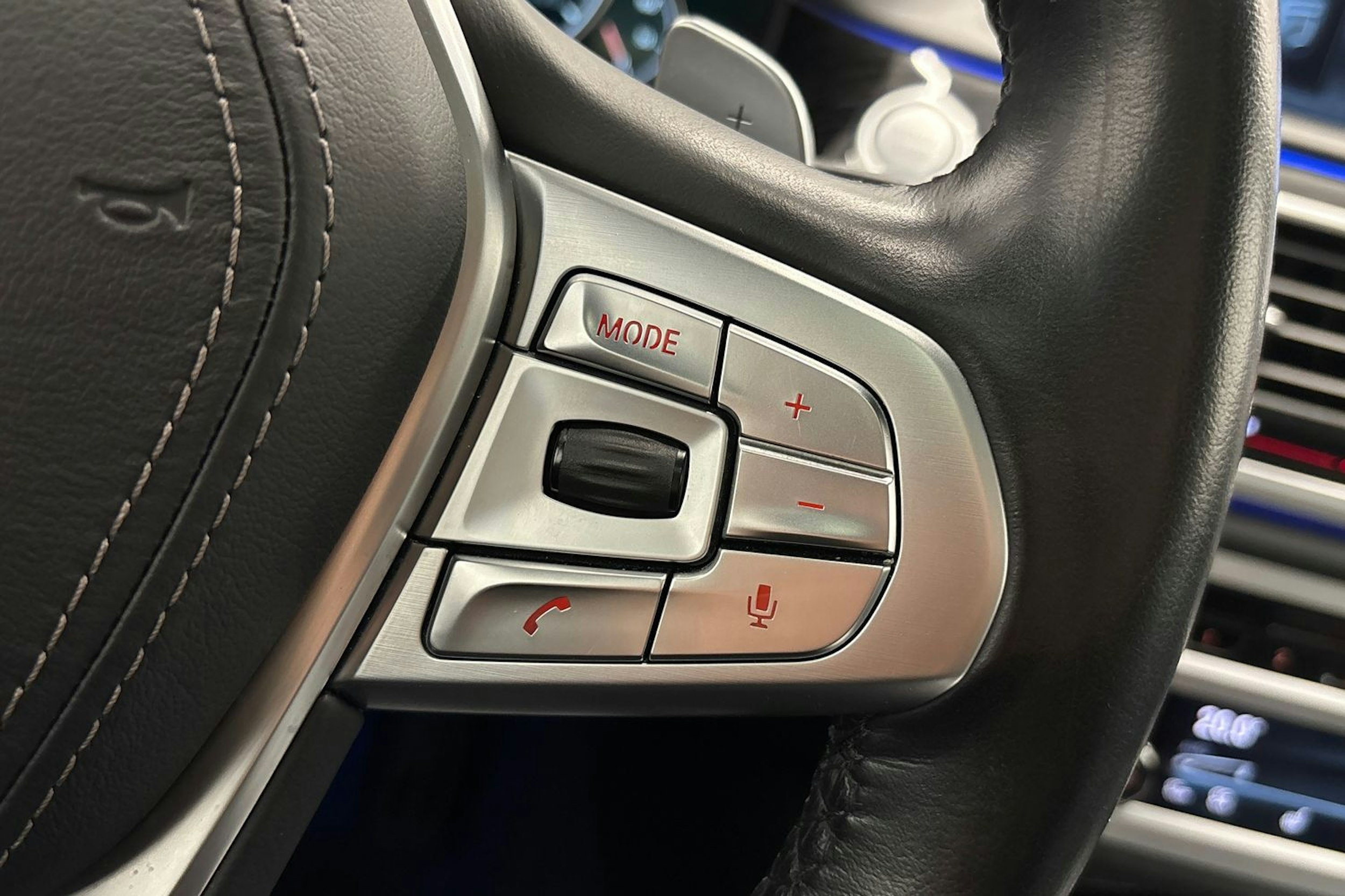 harmaa BMW 740 2018 kuva 23.