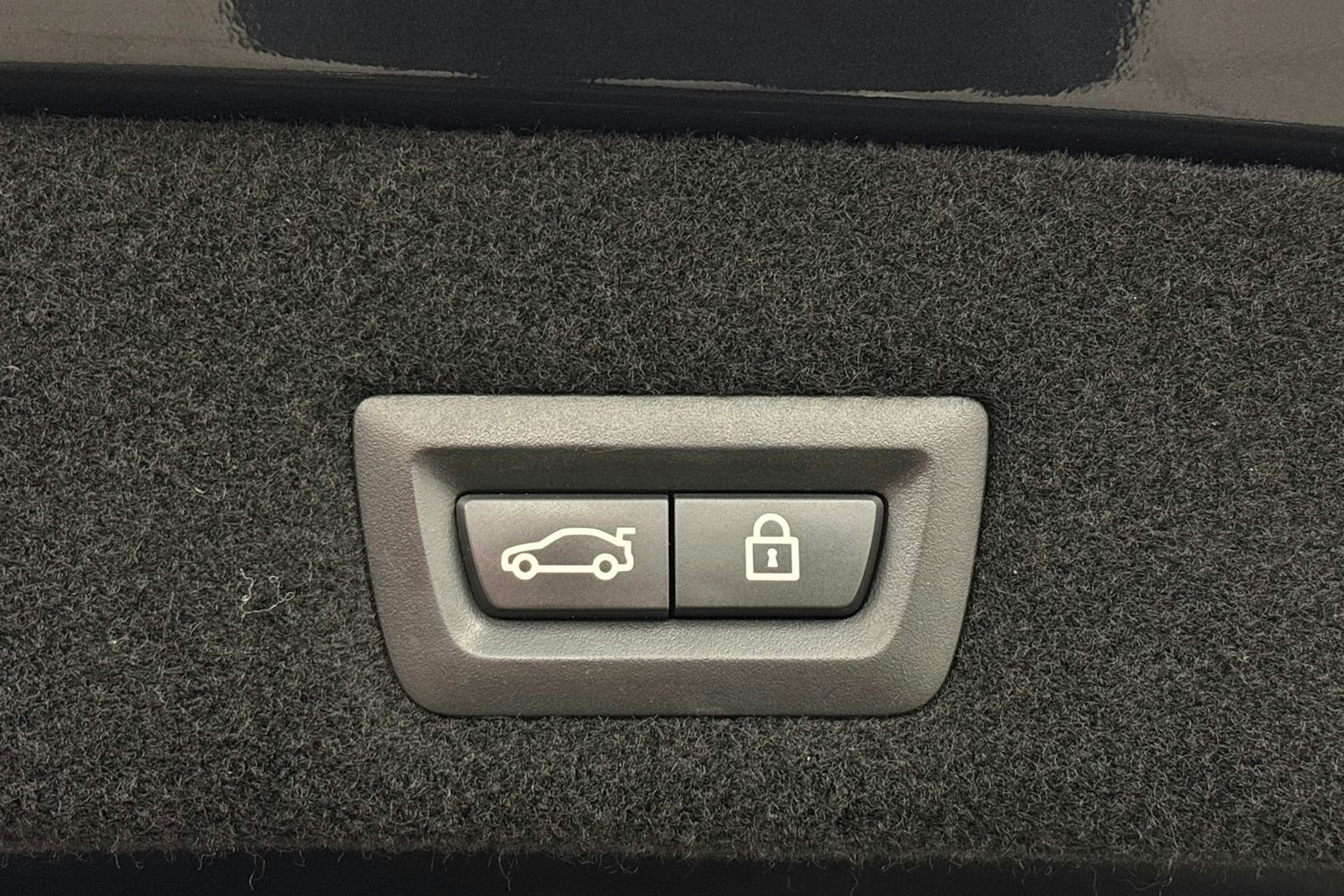 harmaa BMW 740 2018 kuva 32.