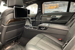 Musta BMW 740 2018 kuva 30.