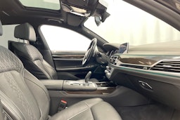 Musta BMW 740 2018 kuva 34.