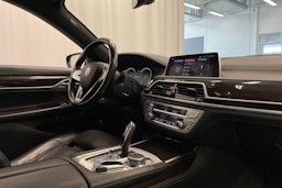 Musta BMW 740 2018 kuva 35.