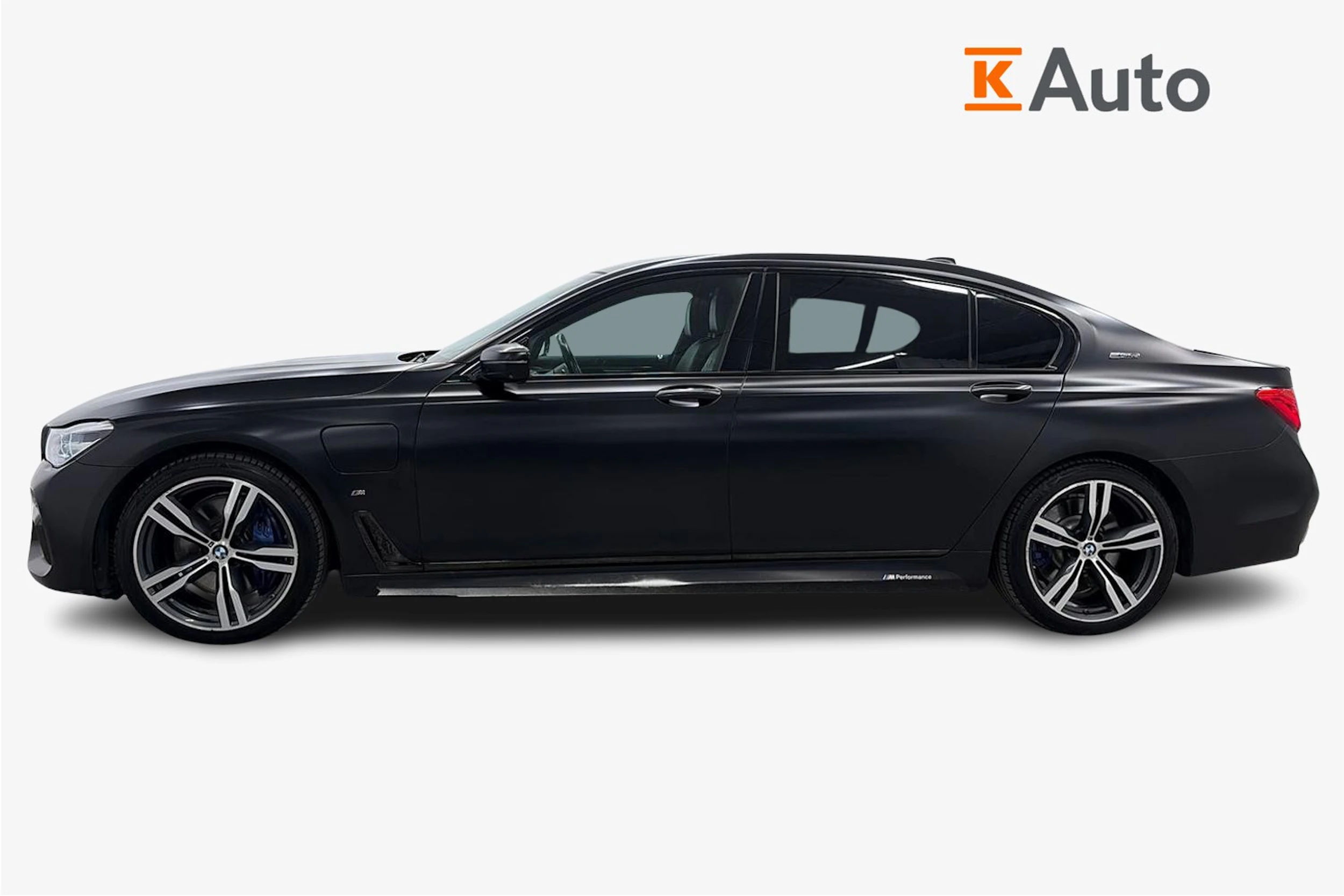 Musta BMW 740 2018 kuva 7.