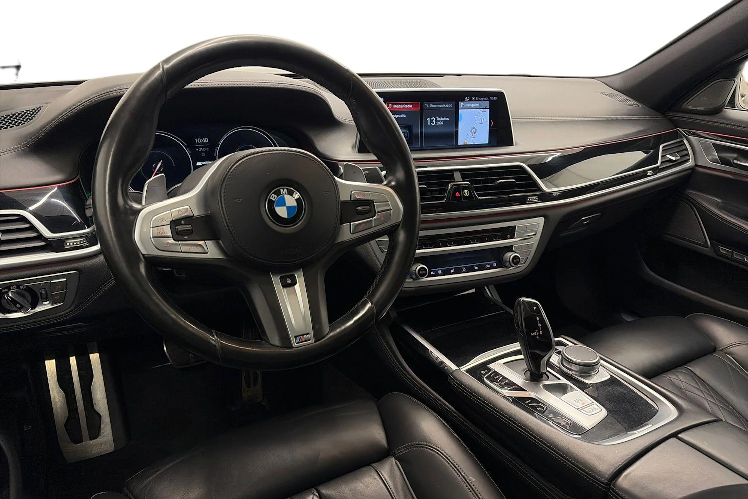 Musta BMW 740 2018 kuva 8.