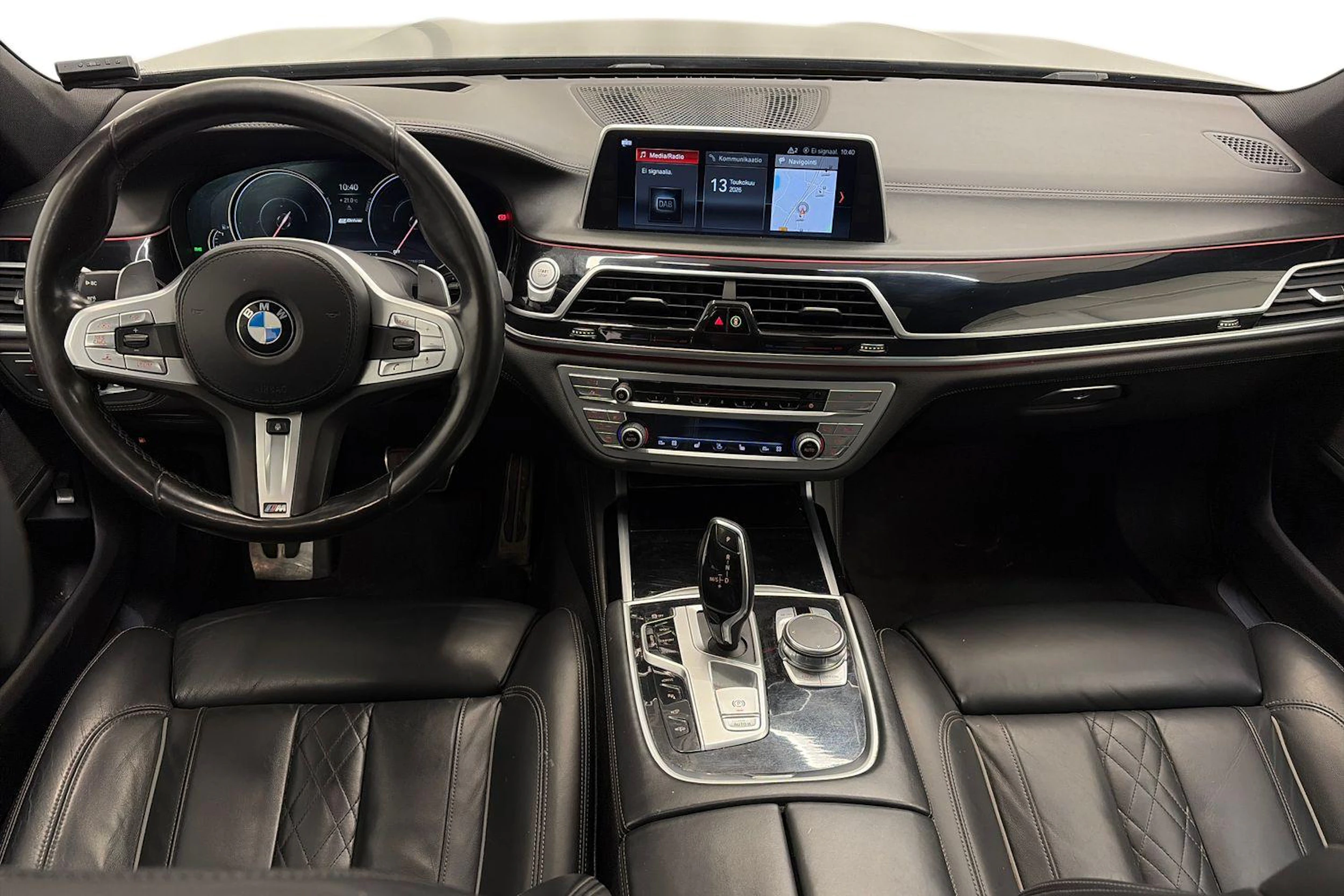 Musta BMW 740 2018 kuva 9.