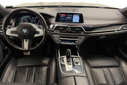 Musta BMW 740 2018 kuva 9.
