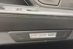 Musta BMW 740 2018 kuva 12.