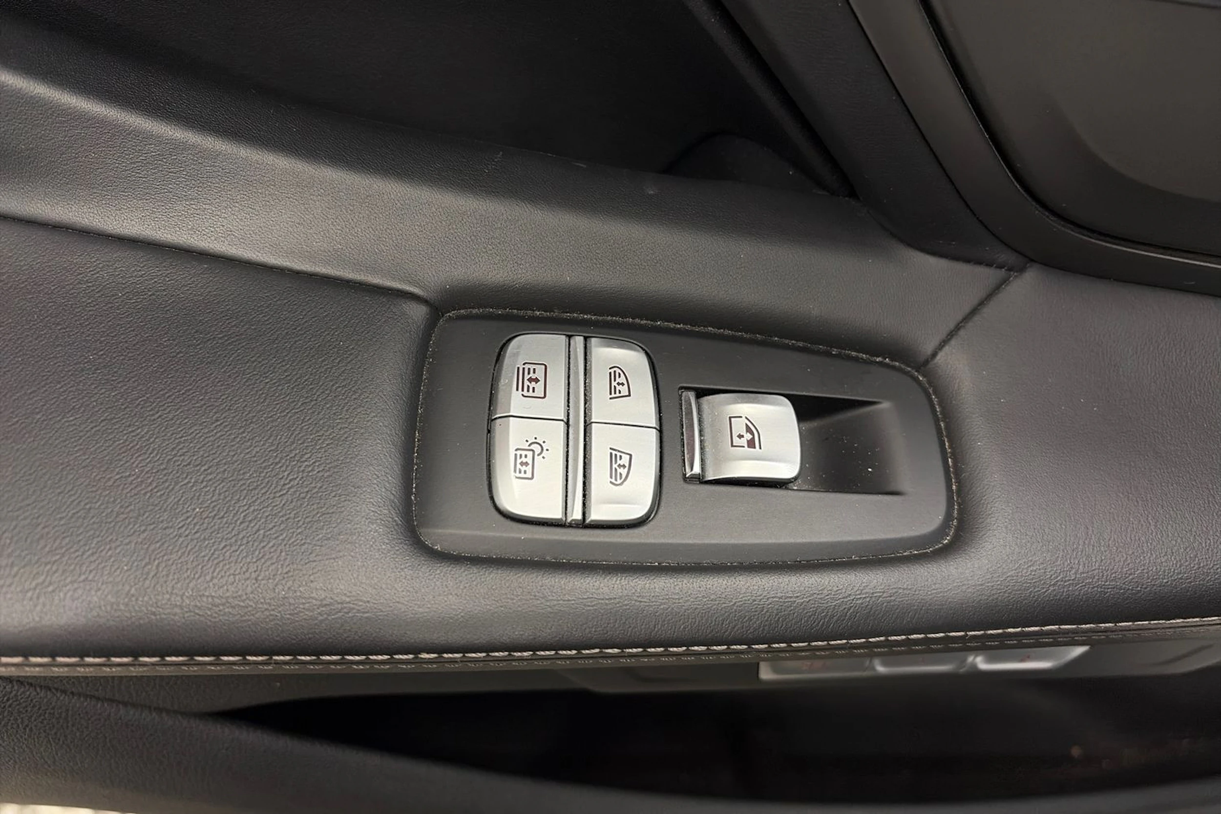 Musta BMW 740 2018 kuva 15.