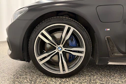 Musta BMW 740 2018 kuva 16.