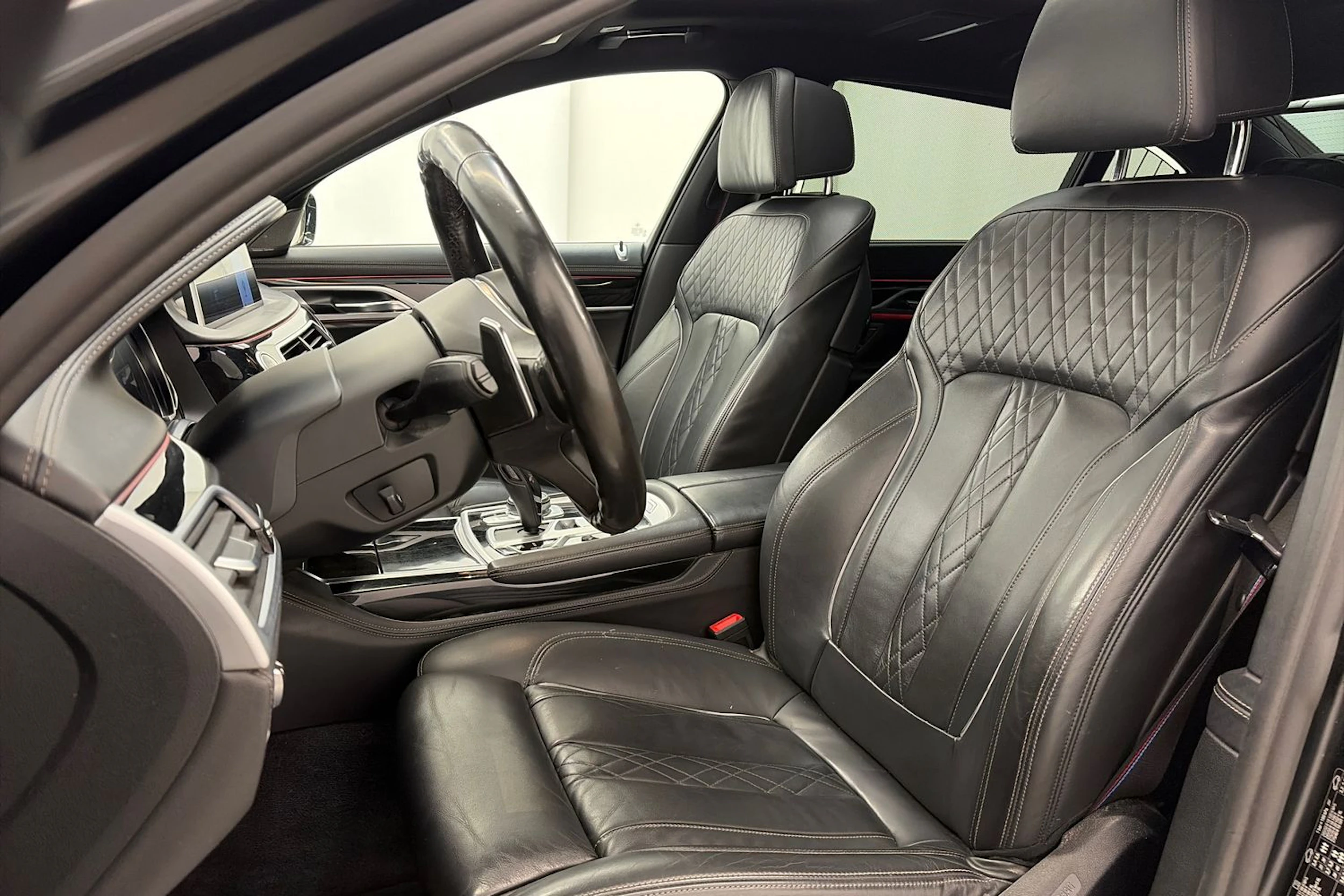 Musta BMW 740 2018 kuva 19.