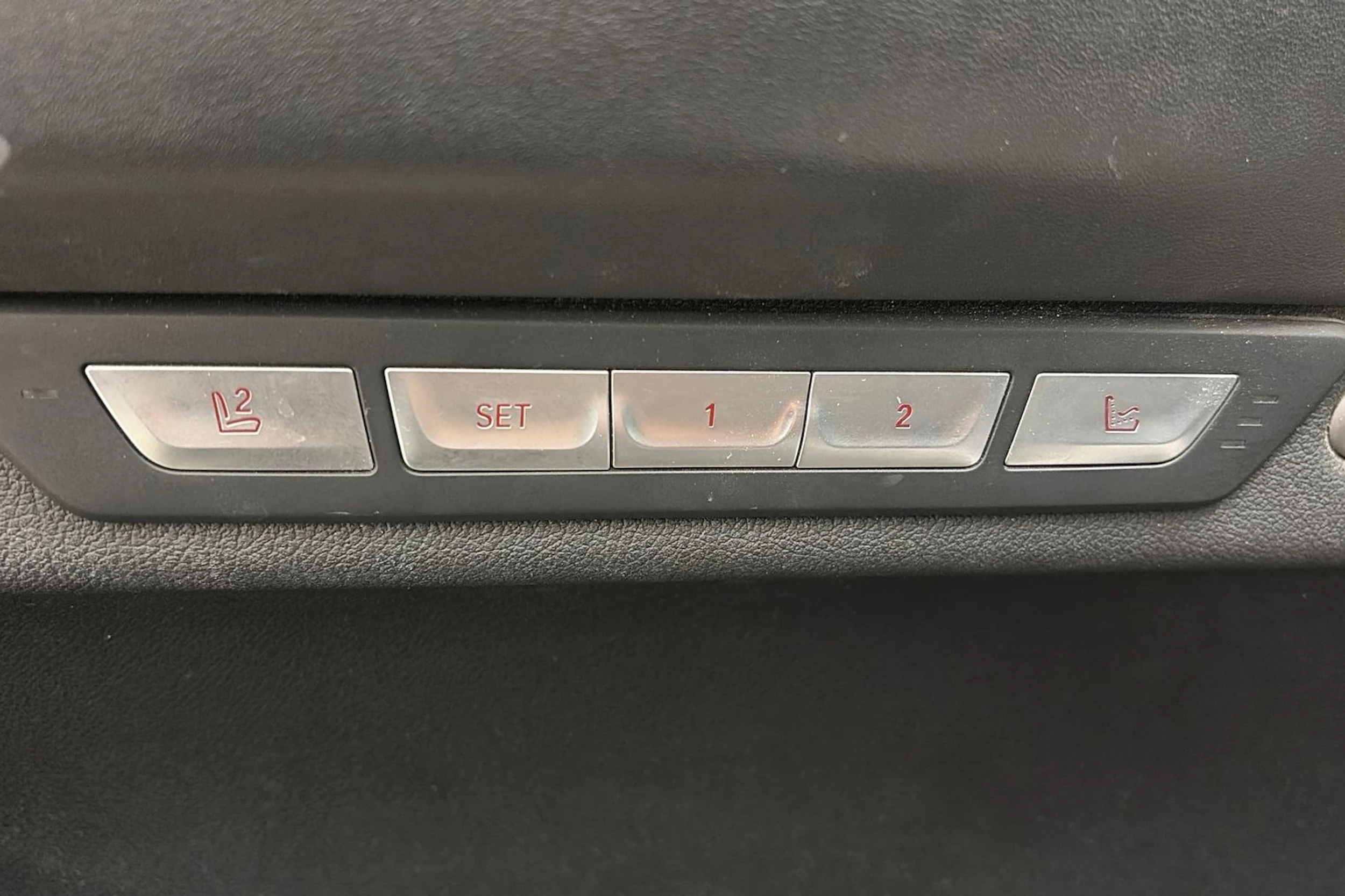 Musta BMW 740 2018 kuva 20.