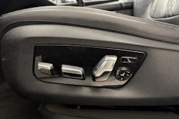 Musta BMW 740 2018 kuva 21.